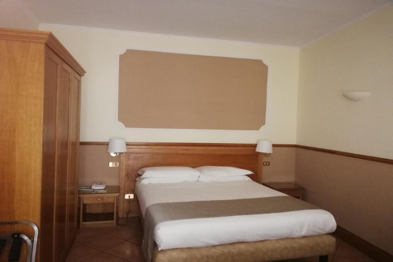 Hotel Leopardi Naples Exterior photo