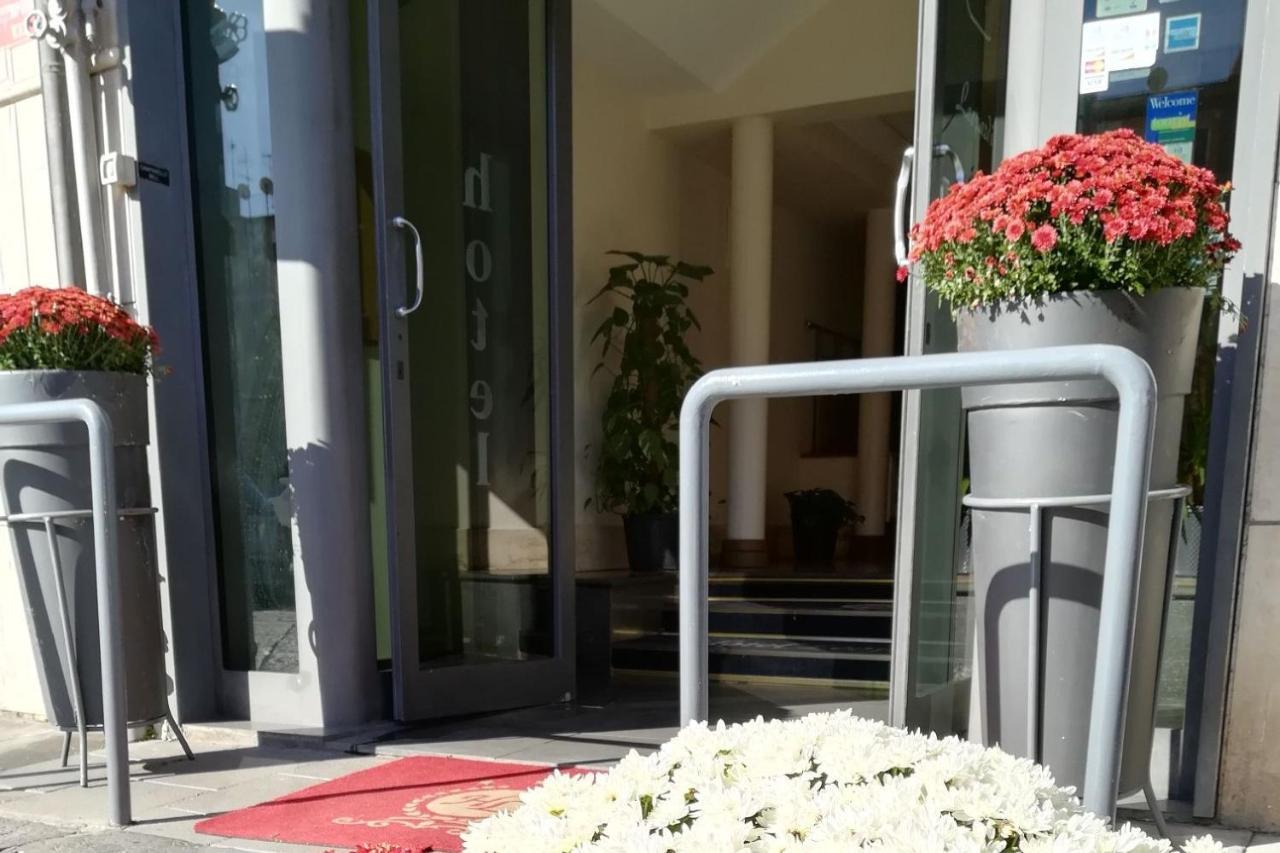 Hotel Leopardi Naples Exterior photo