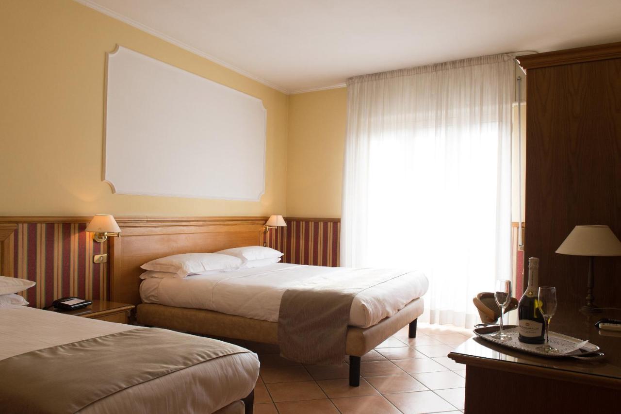 Hotel Leopardi Naples Exterior photo