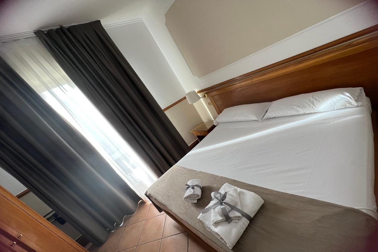Hotel Leopardi Naples Exterior photo