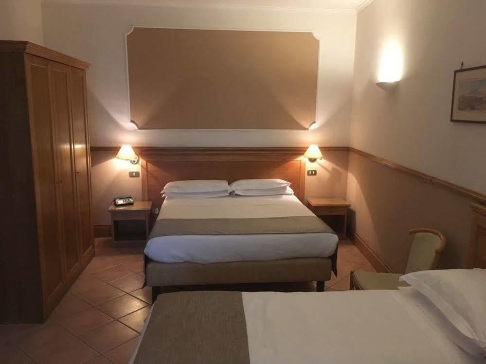 Hotel Leopardi Naples Exterior photo
